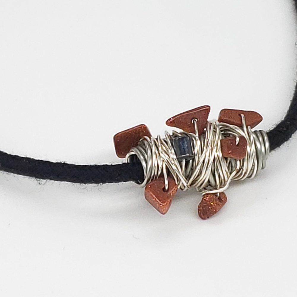 Chaos Focal Bead Necklace - Picture 8 of 10